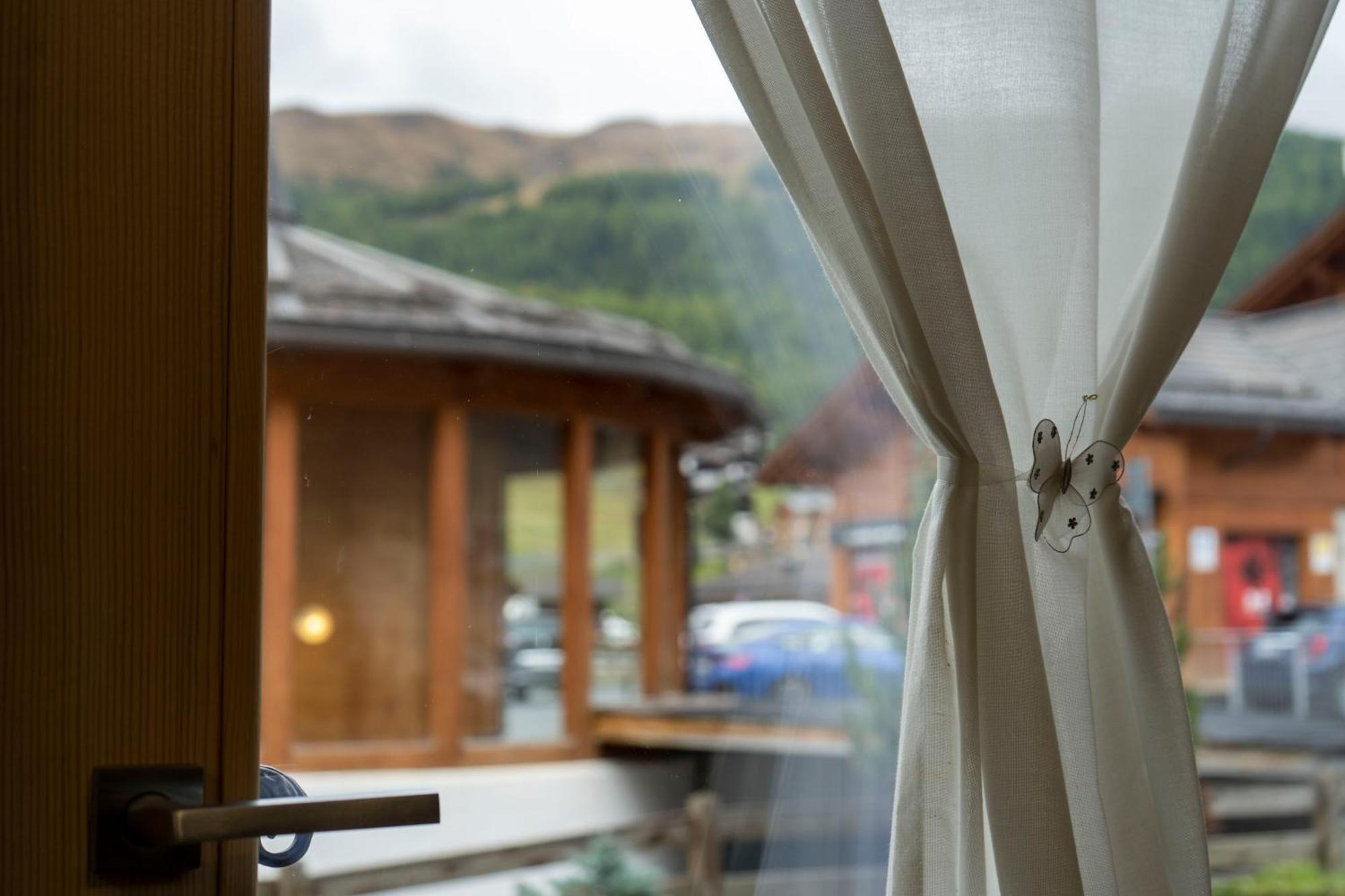 Ferienwohnung Al Camanel Livigno Exterior foto