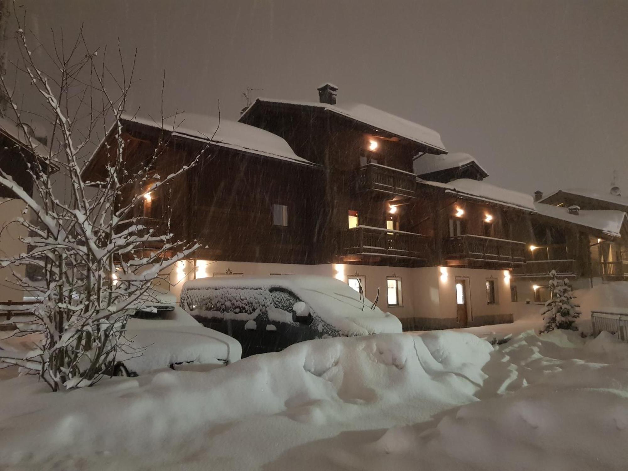 Ferienwohnung Al Camanel Livigno Exterior foto